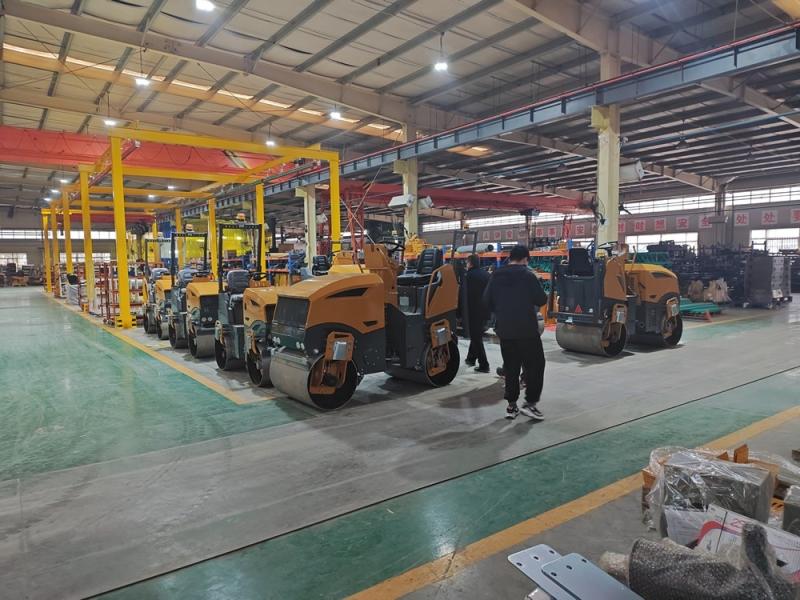 小型壓路機價格不能盲從，先把知識來學起！